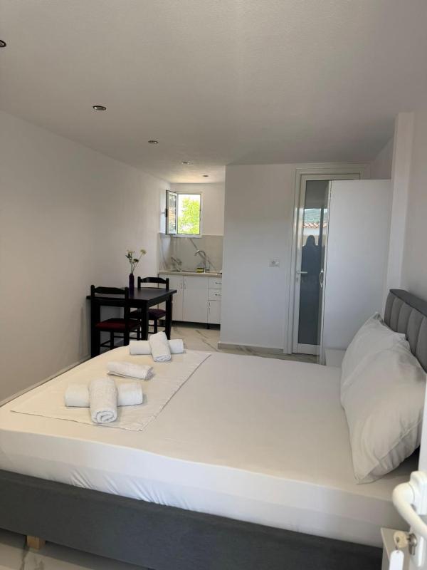Ilias House - image 12