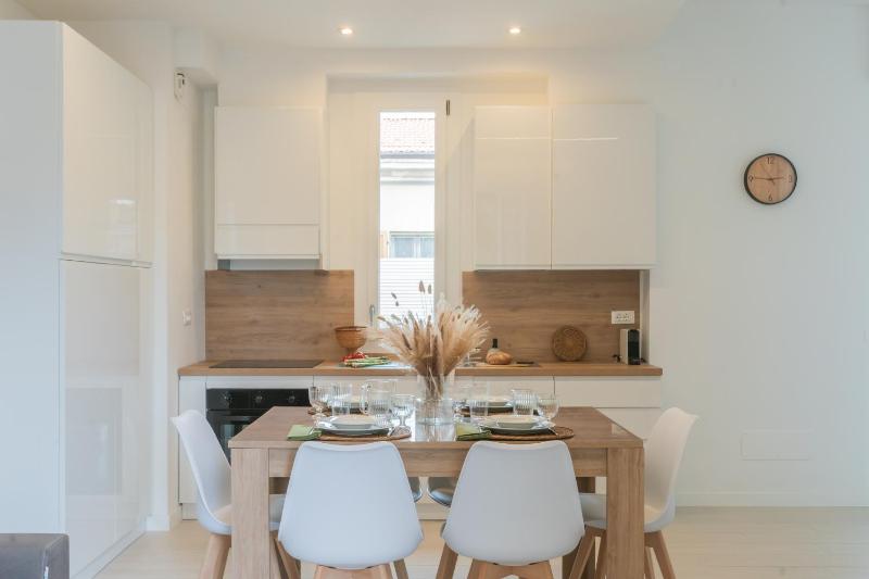 Magnolia House Como by Rent All Como - image 21