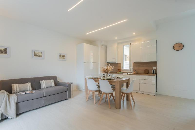 Magnolia House Como by Rent All Como - image 26