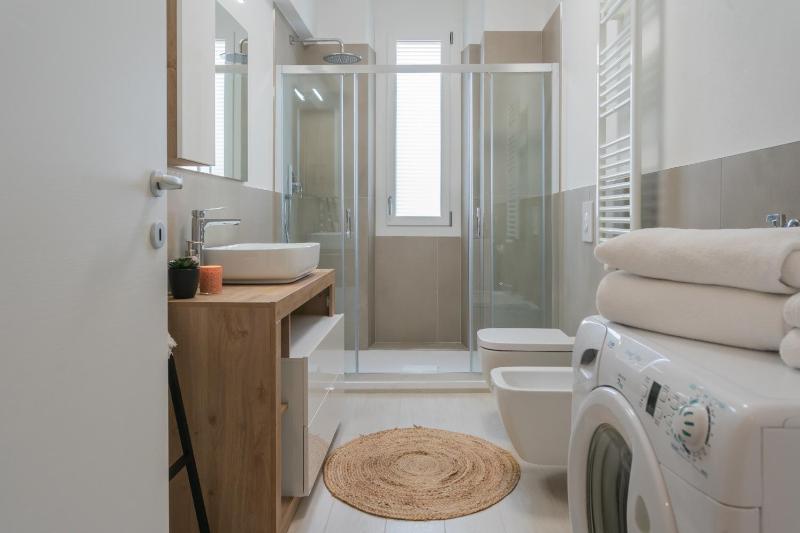 Magnolia House Como by Rent All Como - image 4