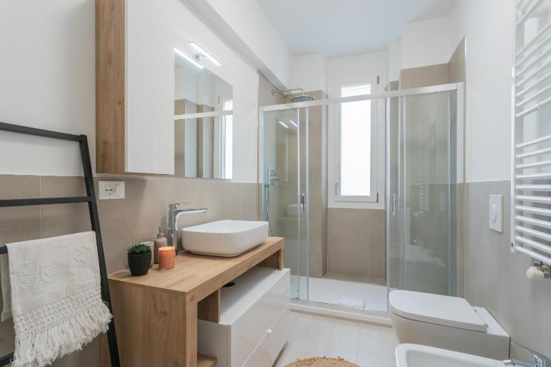 Magnolia House Como by Rent All Como - image 24