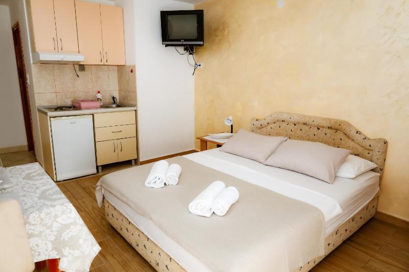 Studio with Balcony and Sea View (2 Adults) image 3