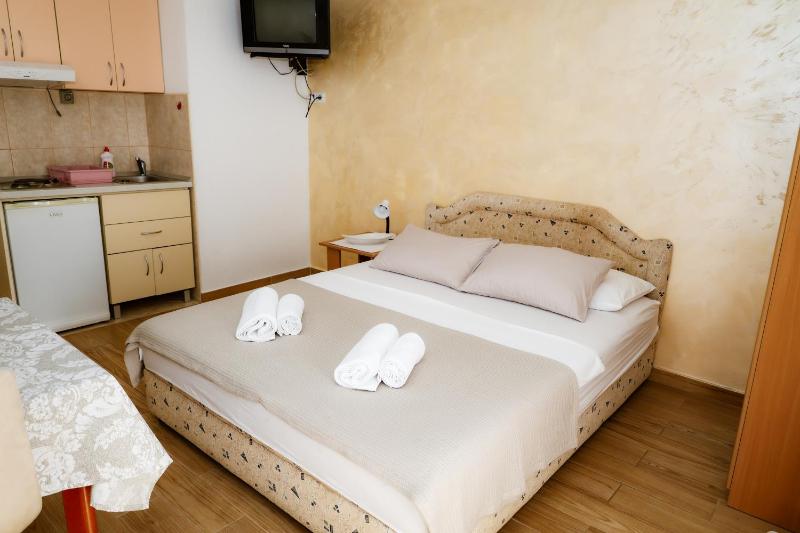 Studio with Balcony and Sea View (2 Adults) image 4
