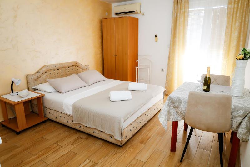 Studio with Balcony and Sea View (2 Adults) image 2
