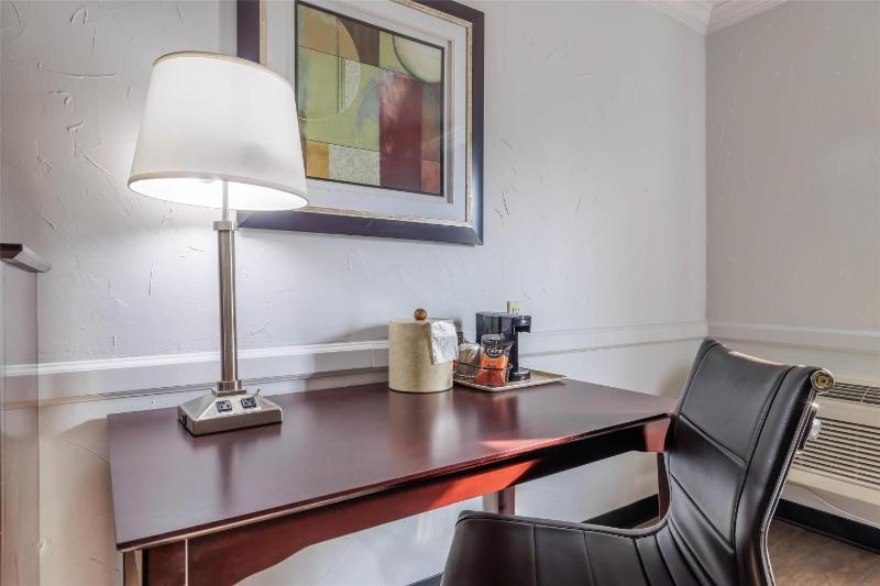 Studio 6 Suites Dallas TX - Downtown - image 12