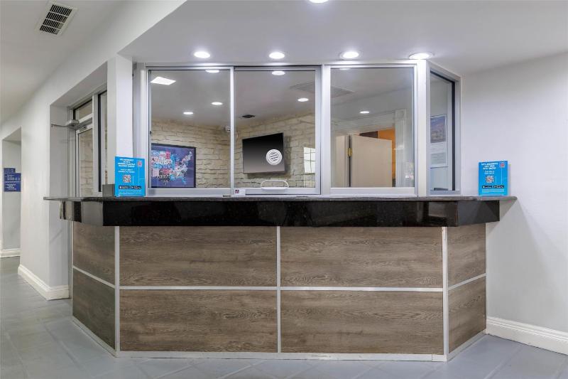 Studio 6 Suites Dallas TX - Downtown - image 14