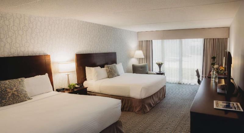 Queen Room - Disability Access image 1
