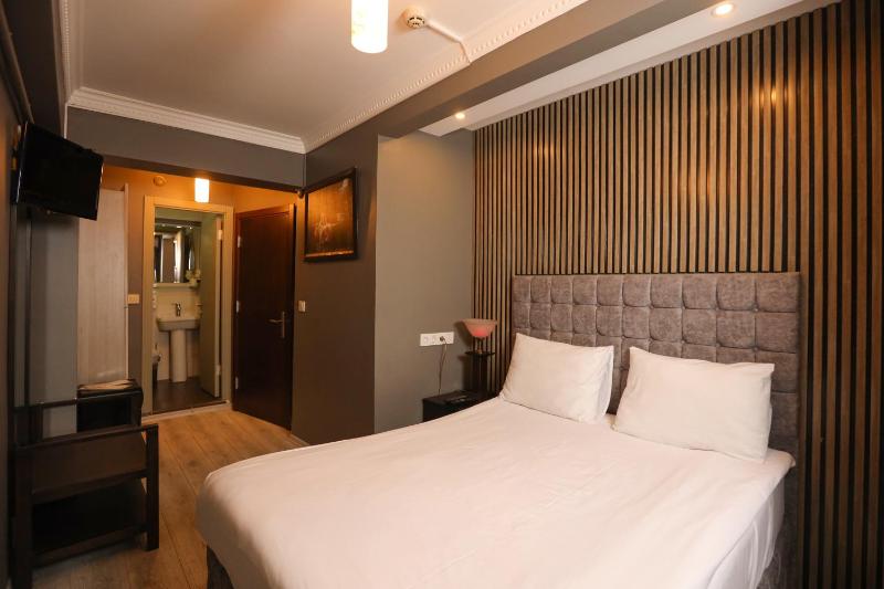 Standard Double Room image 2