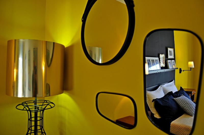 Double Room image 3