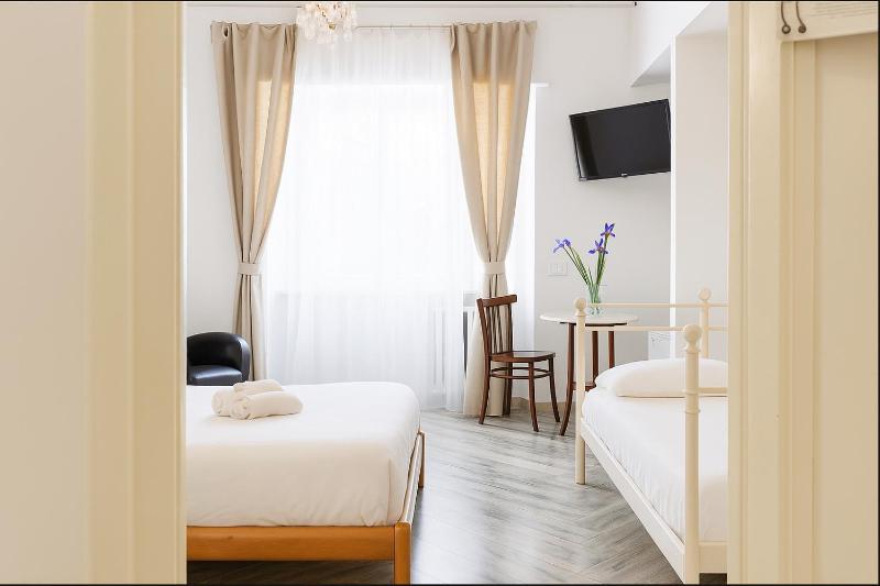 Triple Room with Private External Bathroom image 1