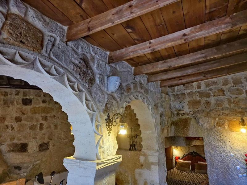 Family Room image 2