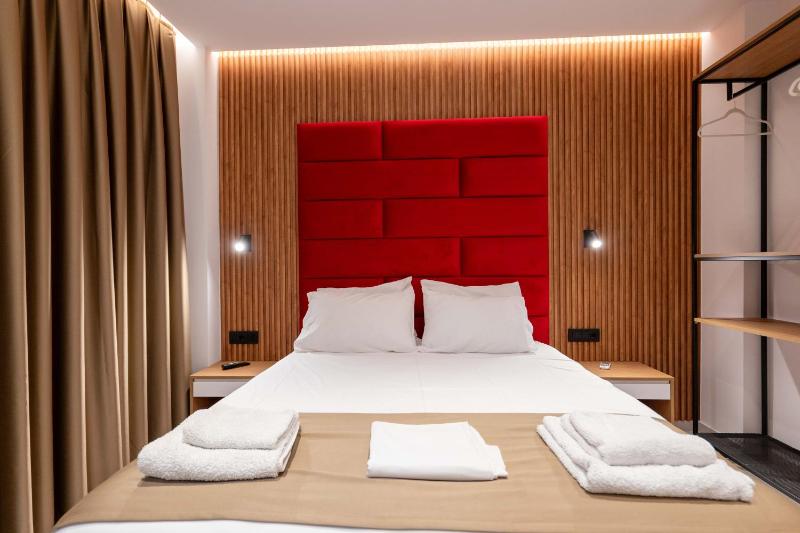 Deluxe Double Room image 3