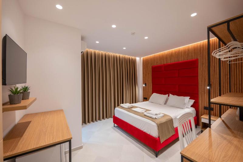 Deluxe Double Room image 2