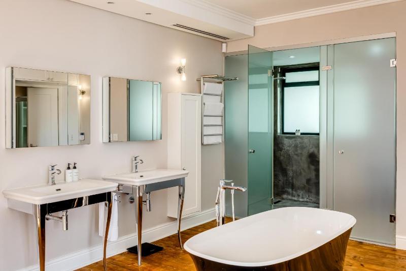 2bed Apt 5min Walk From Camps Bay Central Escape - image 7