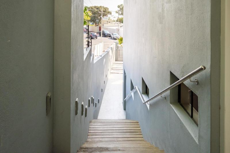 2bed Apt 5min Walk From Camps Bay Central Escape - image 8