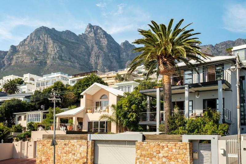 2bed Apt 5min Walk From Camps Bay Central Escape - image 2