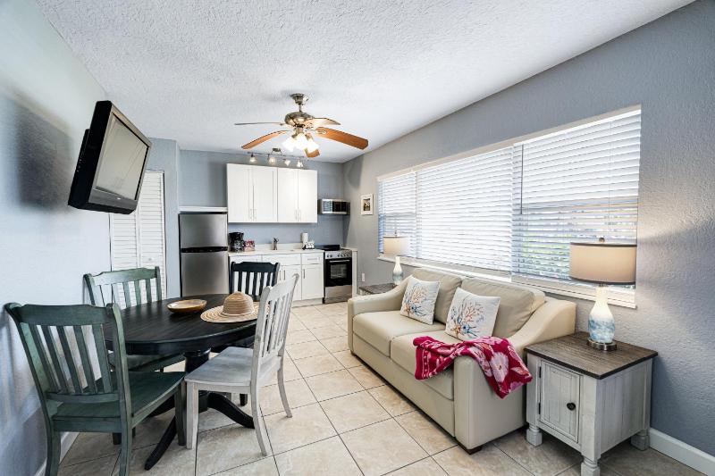 Superior Queen Suite image 2