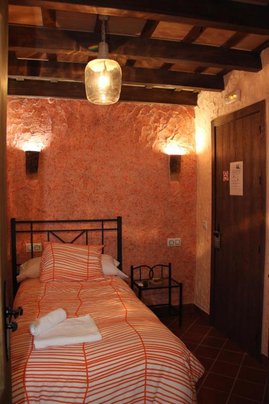 Single Room image 3