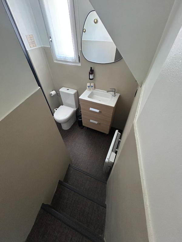 Attic Twin Room with Courtyard View image 3