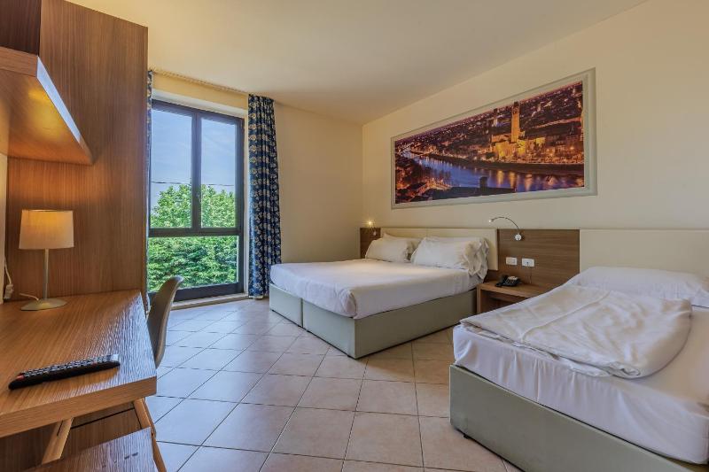 Triple Room image 3