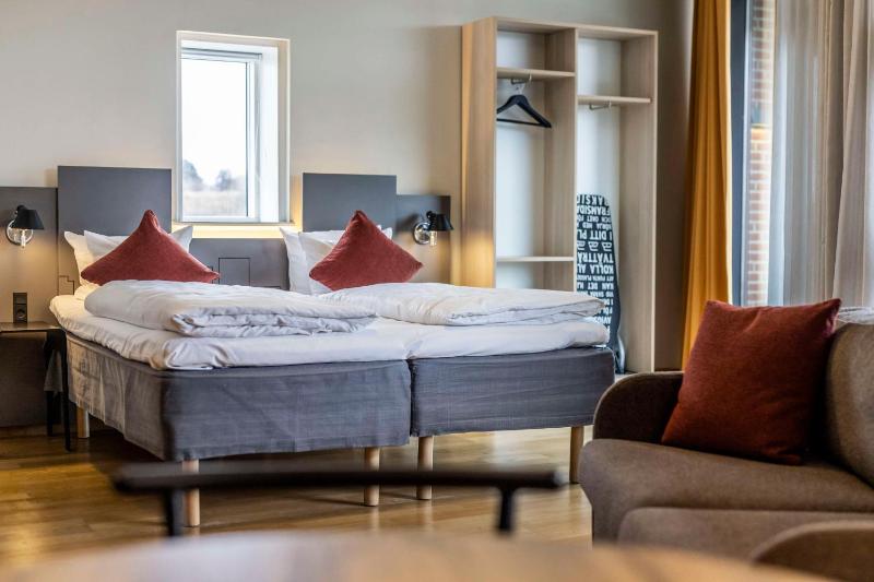 Master Suite image 3