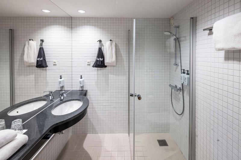 Family Room (2 Adults + 2 Children) image 2