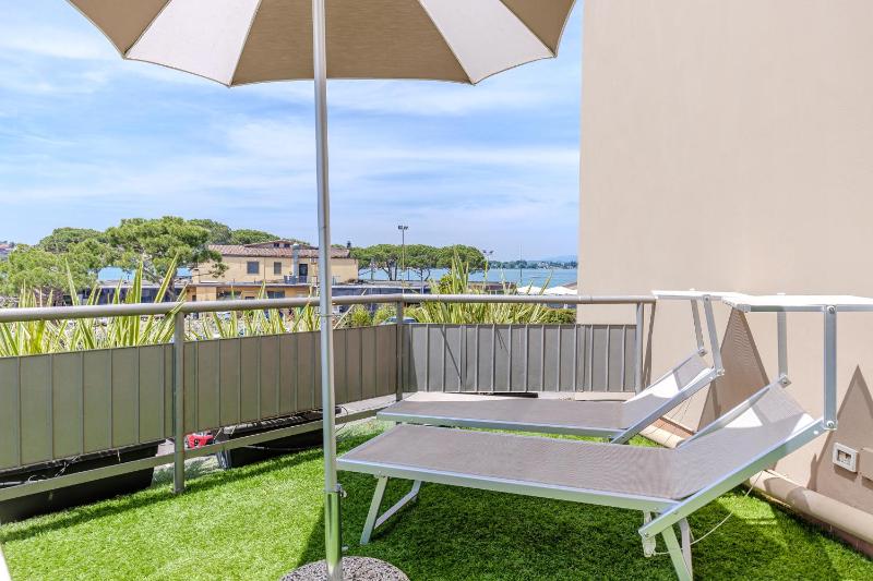Double or Twin Room with Lake View image 2