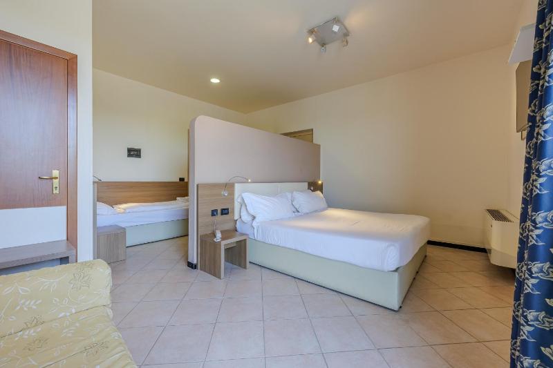 Triple Room image 4