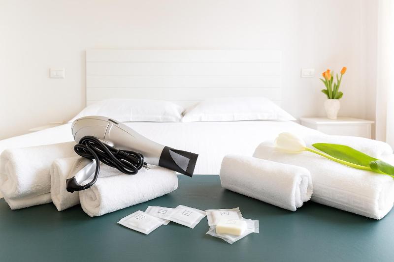 Triple Room with Balcony image 2