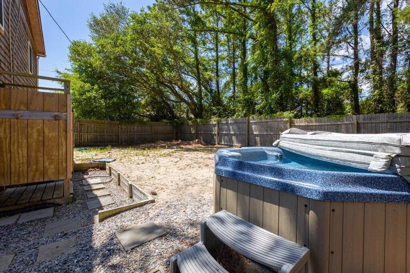 Cozy Nags Head Home Walkable to Beach with Hot Tub - image 16