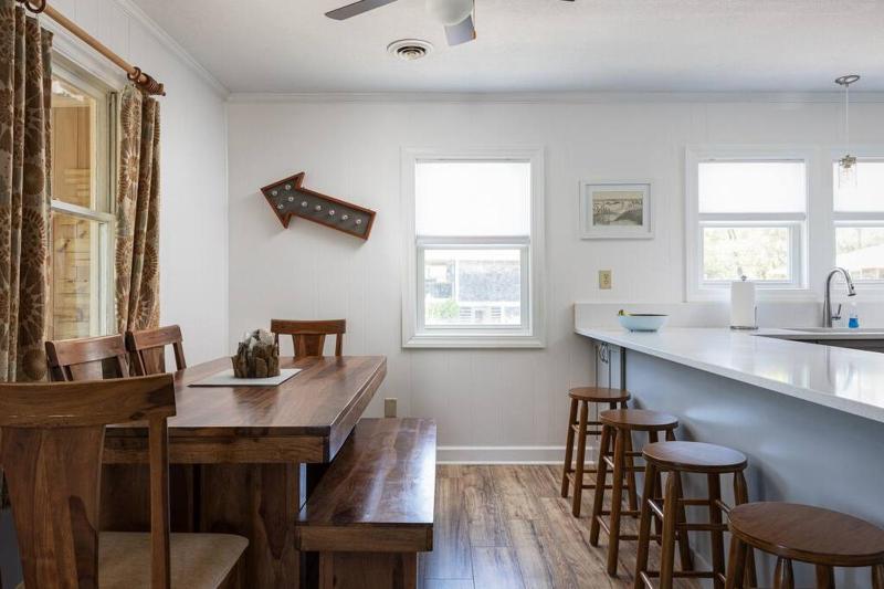 Cozy Nags Head Home Walkable to Beach with Hot Tub - image 3