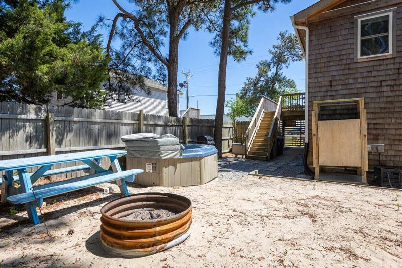 Cozy Nags Head Home Walkable to Beach with Hot Tub - image 12