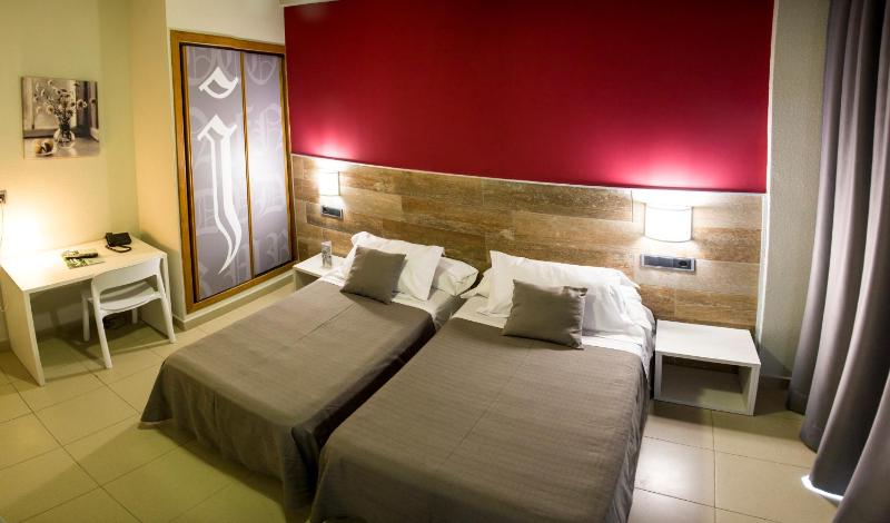 Double or Twin Room image 4