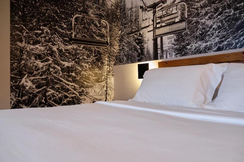 Superior King Suite image 4