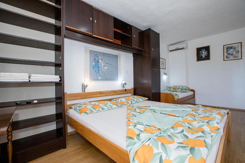 Apartments Jug - Studio Apartment with Balcony - image 8