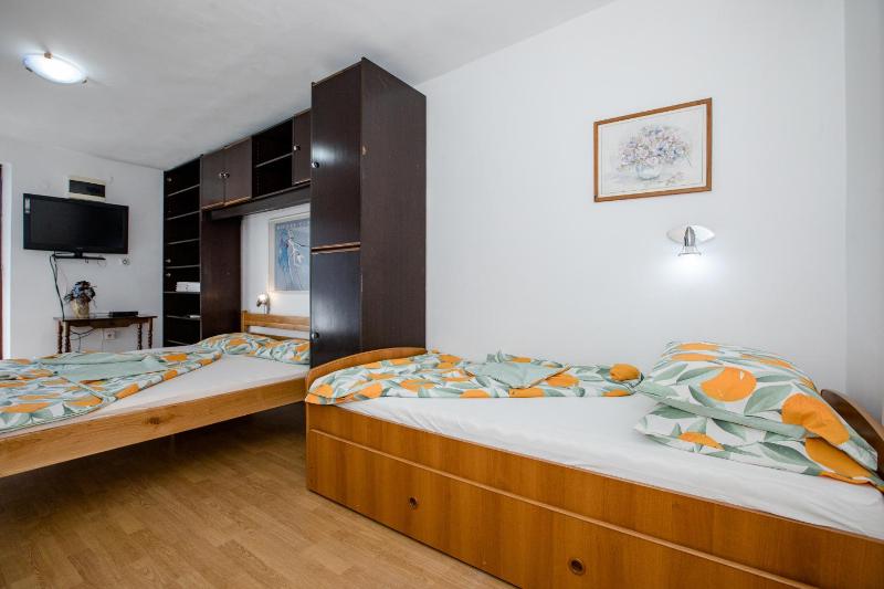 Apartments Jug - Studio Apartment with Balcony - image 9