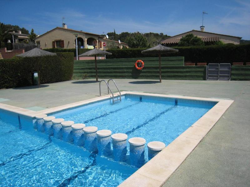 Casa acogedora con jardín y piscina en zona tranquila cerca de la playa en L'Estartit - ES-323-16 - image 9