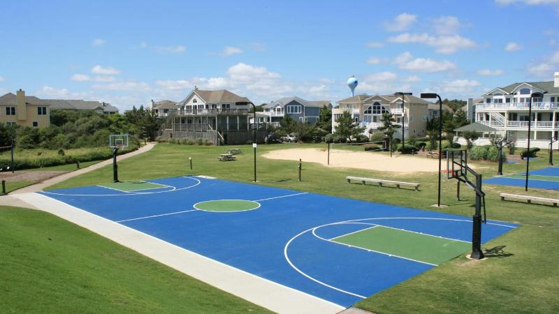 4min Walk to Beach with Resort Pool Gym Hot Tub - image 37