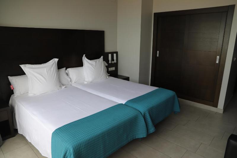 Basic Twin Room image 1