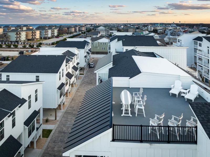 New Build with Rooftop Deck & Panoramic Ocean Views - image 6