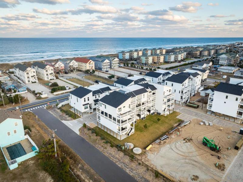 New Build with Rooftop Deck & Panoramic Ocean Views - image 34