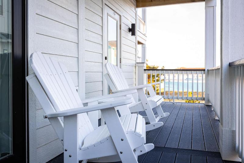 New Build with Rooftop Deck & Panoramic Ocean Views - image 44