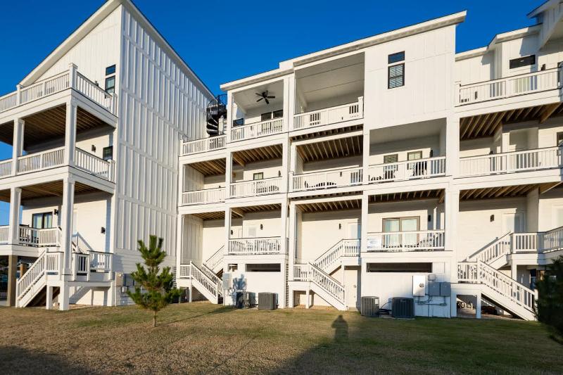 New Build with Rooftop Deck & Panoramic Ocean Views - image 30