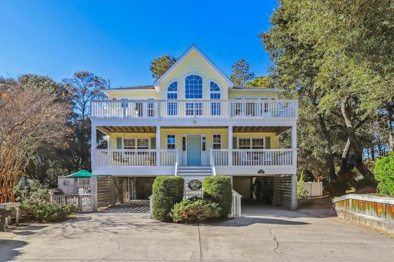 Oceanside in Corolla Light with Pool Walk to Beach - image 1