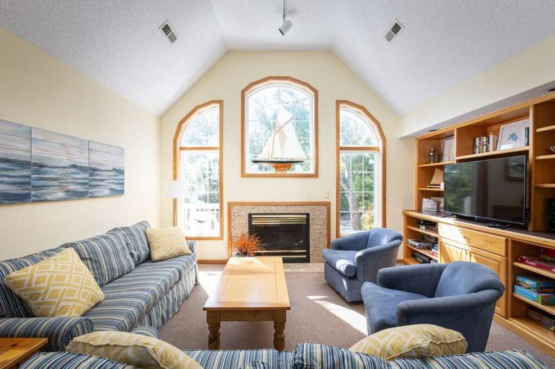 Oceanside in Corolla Light with Pool Walk to Beach - image 16