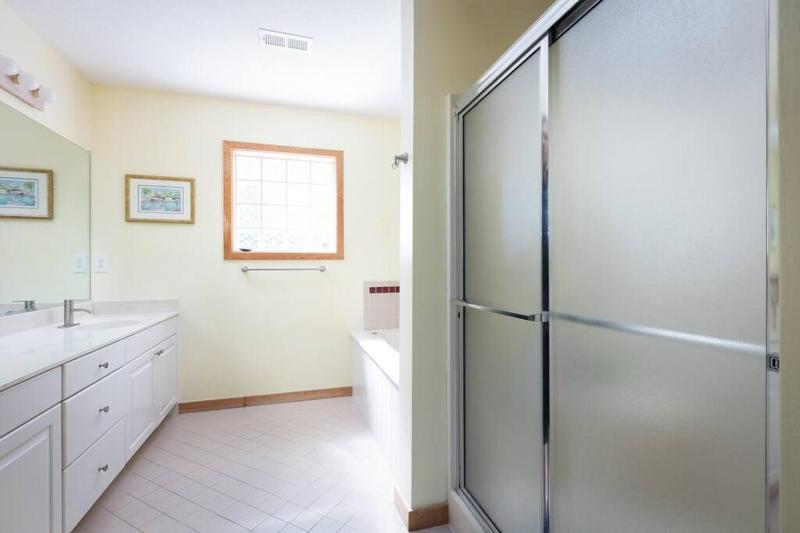 Oceanside in Corolla Light with Pool Walk to Beach - image 15