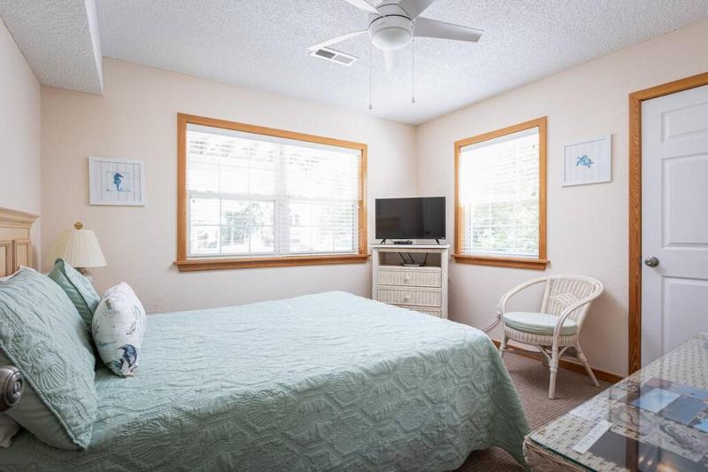 Oceanside in Corolla Light with Pool Walk to Beach - image 32