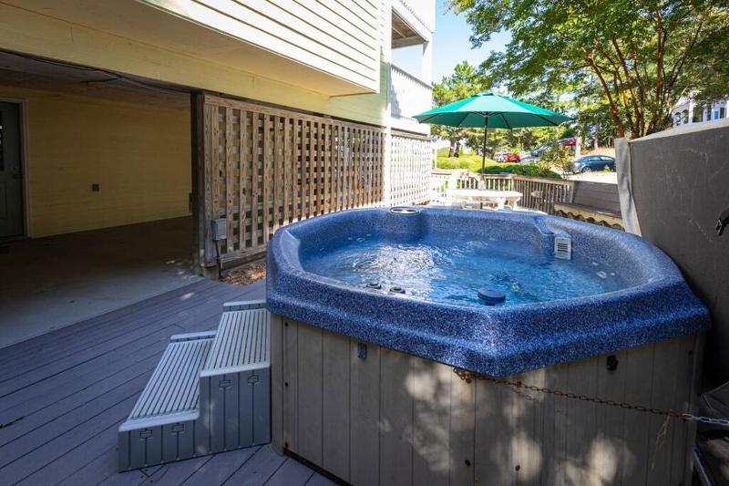 Oceanside in Corolla Light with Pool Walk to Beach - image 40