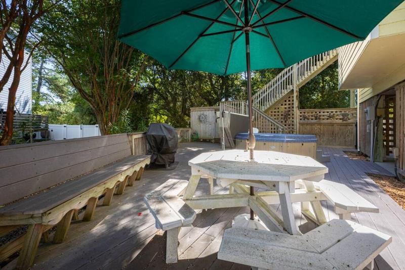 Oceanside in Corolla Light with Pool Walk to Beach - image 6