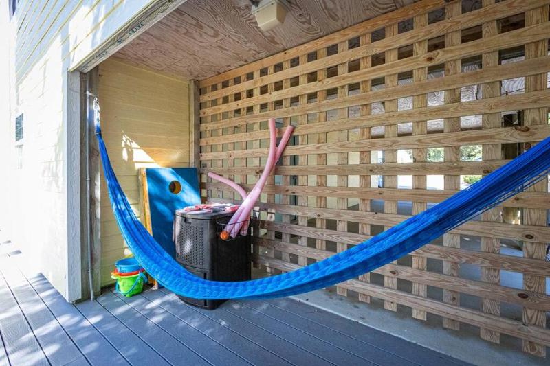Oceanside in Corolla Light with Pool Walk to Beach - image 9